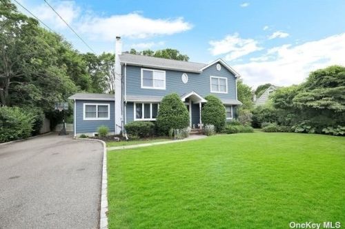 3 Barclay St, Huntington Station, NY 11746-2618