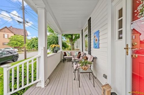 210 Arthur St, Zelienople, PA 16063-1003