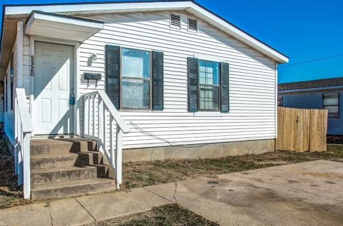 5320 Carver Dr, Fort Worth, TX 76107-7504
