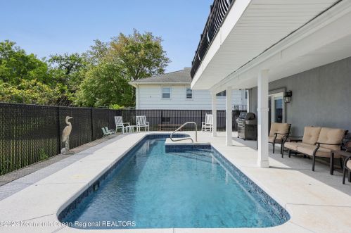 8 Benton Ave, Leonardo NJ  07737-1403 exterior