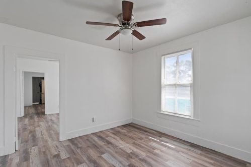 3913 Winnie St, Galveston, TX 77550-1246