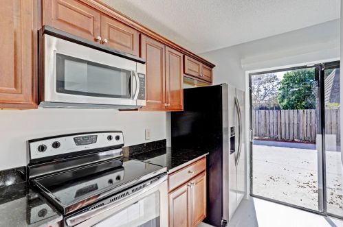 1716 17th Way, West Palm Beach, FL 33407-6622