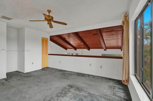 7692 Oakmont Cir, Hialeah FL  33015-2046 exterior