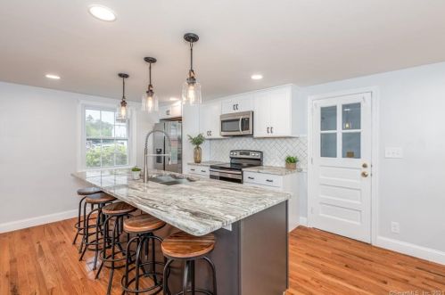 55 Forest St, Hartford CT  06118-2311 exterior