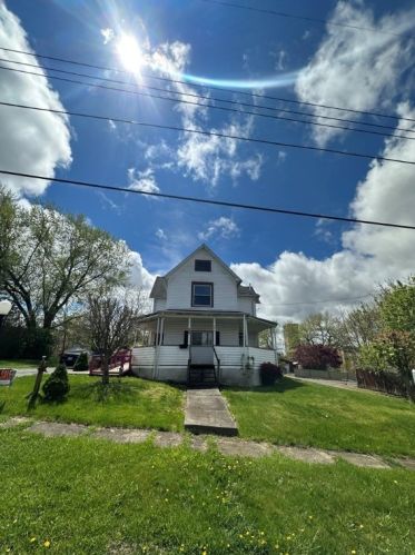 374 Harrison St, Hermitage, PA 16146-2416