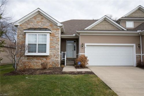 29427 Hummingbird Cir, Cleveland, OH 44145-5288