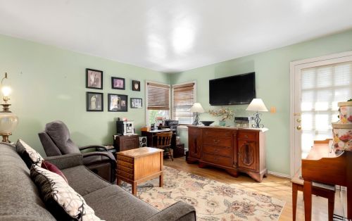 1727 Park Ave, New Hyde Park NY  11040-4057 exterior