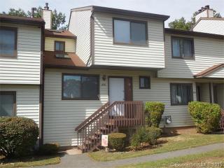 496 Cypress Rd, Hartford CT  06111-5605 exterior