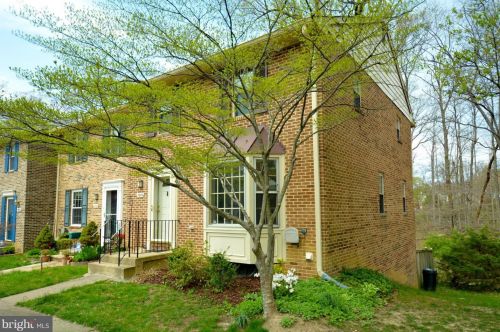 7074 Leewood Forest Dr, Springfield VA  22151-3925 exterior