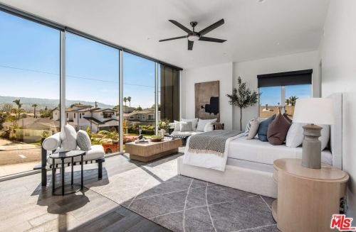 1027 Avenue A, Redondo Beach CA  90277-4819 exterior