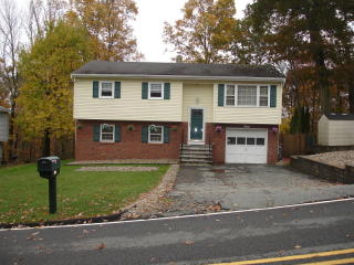 355 Dupont Ave, Hopatcong, NJ 07843-1751