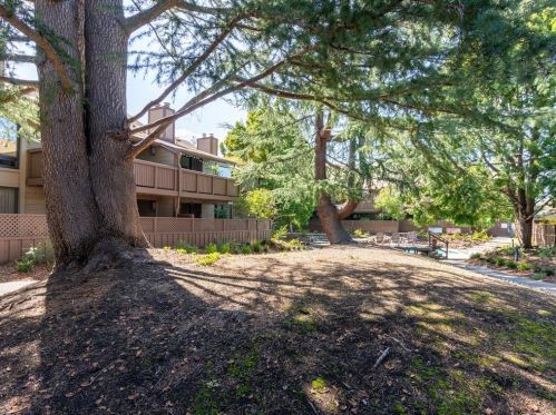 2040 Middlefield Rd, Mountain View CA  94043-5110 exterior
