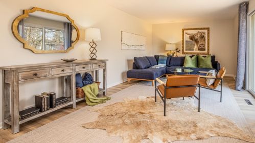 9062 Lake Dr, Milwaukee WI  53217-1974 exterior