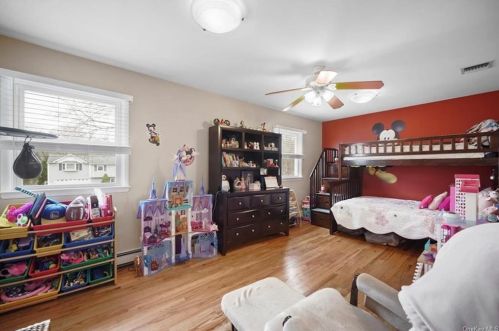 80 Friendly Rd, Mahopac NY  10541-1922 exterior