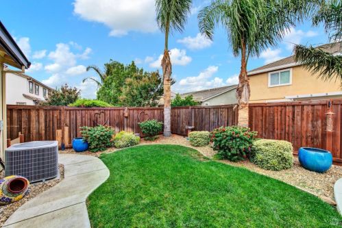 8001 Finchley Ct, Vacaville CA  95687-8253 exterior
