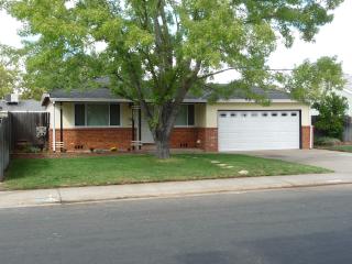 6905 18th Ave, Sacramento CA  95820-4307 exterior