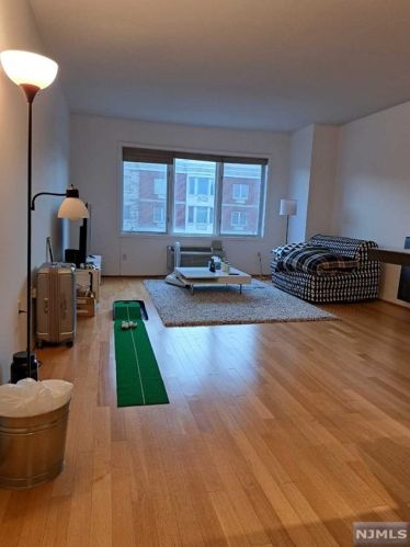 3401 City Pl, Edgewater NJ  07020-3146 exterior