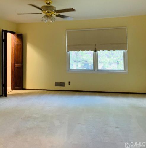 3 Highview Dr, Woodbridge NJ  07095-3905 exterior