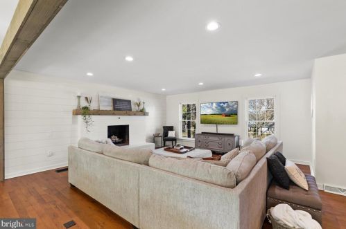 2146 Stonecrest Dr, Lancaster PA  17601-5437 exterior