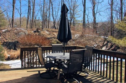 24 Rockhagen Rd, Thornwood NY  10594-2127 exterior