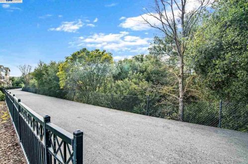 7056 Mariposa Ln, Pleasanton CA  94568-2569 exterior