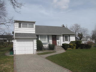 3871 Priscilla Pl, Seaford, NY 11783-1124