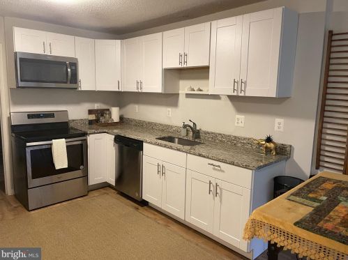 2314 Southgate Sq, Herndon, VA 20191-1237