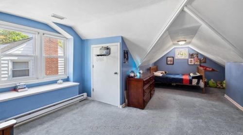 5 Van Buren Cir, Stamford CT  06906-2421 exterior