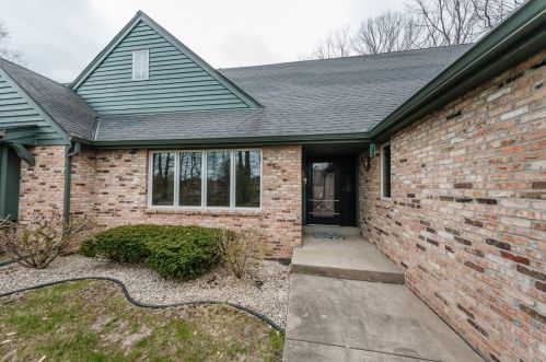 12427 Golf Dr, Thiensville WI  53092-2462 exterior