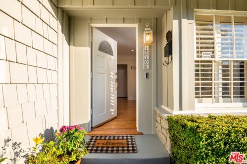 15106 Weddington St, Van Nuys, CA 91411-3943