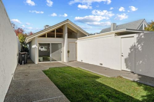 1477 Yukon Dr, Sunnyvale CA  94087-4451 exterior