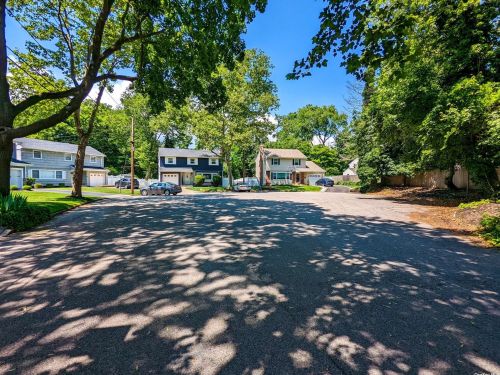 17 Torwood Ct, Huntington Station NY  11746-3811 exterior