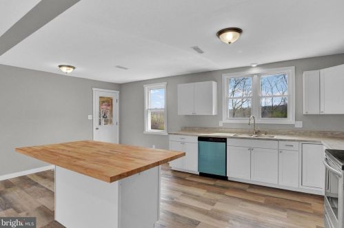 60 Gordon Dr, Carlisle PA  17013-8602 exterior