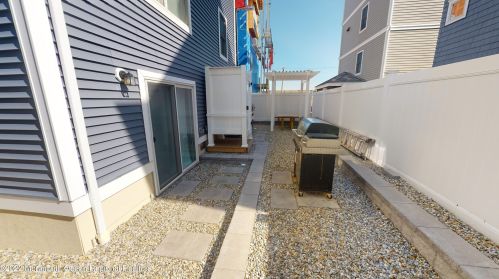 5 Fort Ave, Pelican Island NJ  08751-1512 exterior