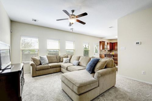 534 Travertine Trl, Creedmoor, TX 78610-5898