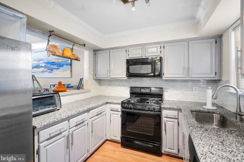 1944 Wicklow Ct, Woodbridge VA  22191-3459 exterior