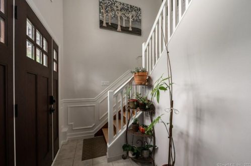 3 Rose Ln, North Branford, CT 06471-1242