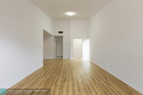 2327 37 Ave, Hollywood FL 33021-3626 exterior