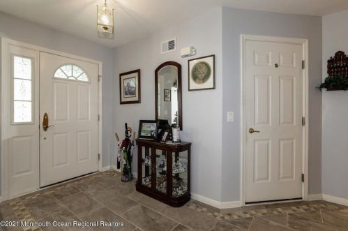 3 Sandhurst Rd, Lakewood, NJ 08701-5768