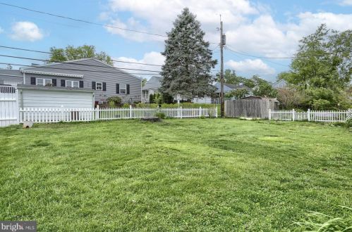 1307 Kingsley Rd, Camp Hill PA  17011-6117 exterior