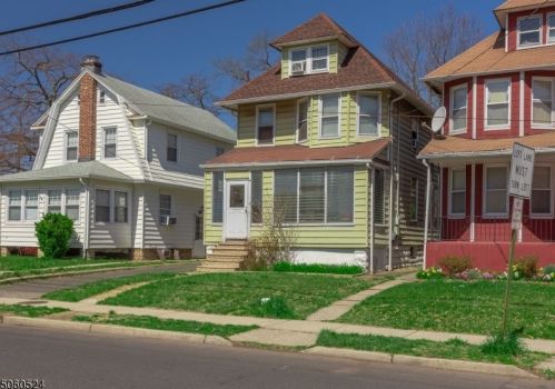 158 3rd Ave, Roselle, NJ 07203-1212