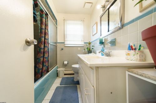 18 Midvale Ave, Lake Hiawatha NJ  07034-1011 exterior