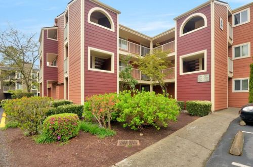 7266 Lake Sammamish Pkwy, Redmond, WA 98052-4356