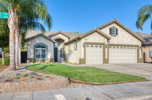 8677 John Albert Ave, Fresno, CA 93720-5632