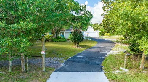 8791 Hidden Pines Rd, Fort Pierce, FL 34945-3110
