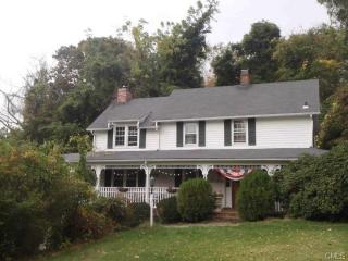 351 Hillside Rd, Fairfield, CT 06824-2109