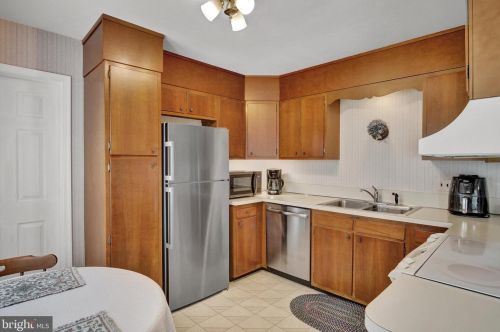 618 Grandview Ave, Camp Hill PA  17011-1816 exterior