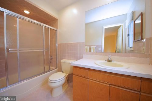 45 Laurel Wood Dr, Trenton NJ 08648 exterior