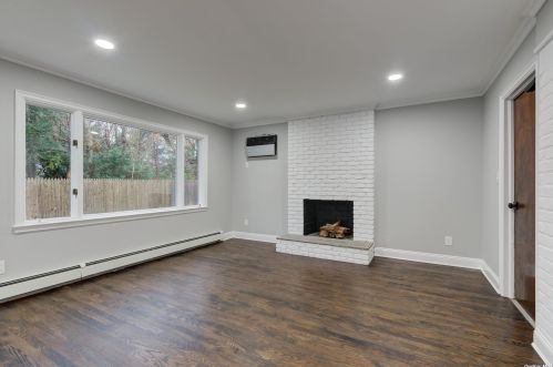 104 Woodoak Dr, Westbury NY  11590-1033 exterior