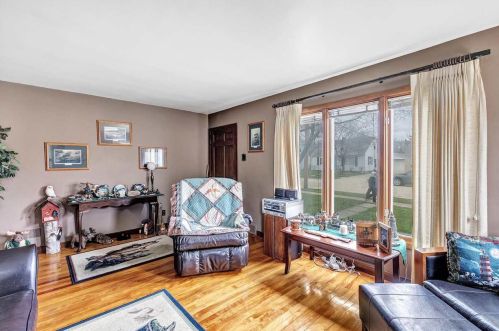 1299 Desnoyers St, Green Bay, WI 54303-4271